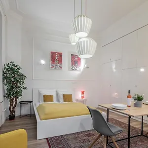 Extra Modern , Budapest Hungría